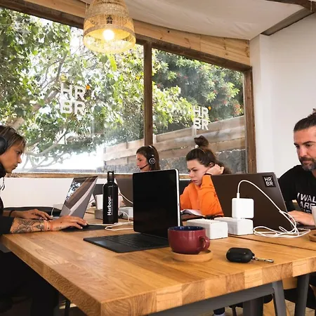 Creative Harbour Fuerteventura بيت شباب لاجاريس